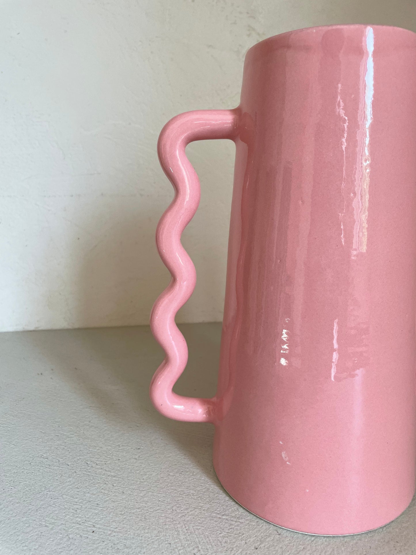 Vaso astratto in ceramica rosa