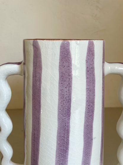 Vaso astratto in ceramica a righe bianche e lilla