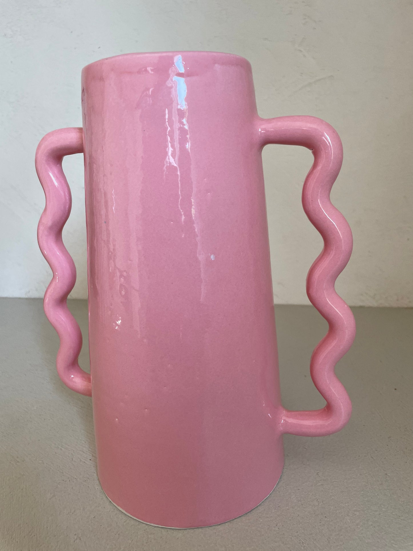 Vaso astratto in ceramica rosa