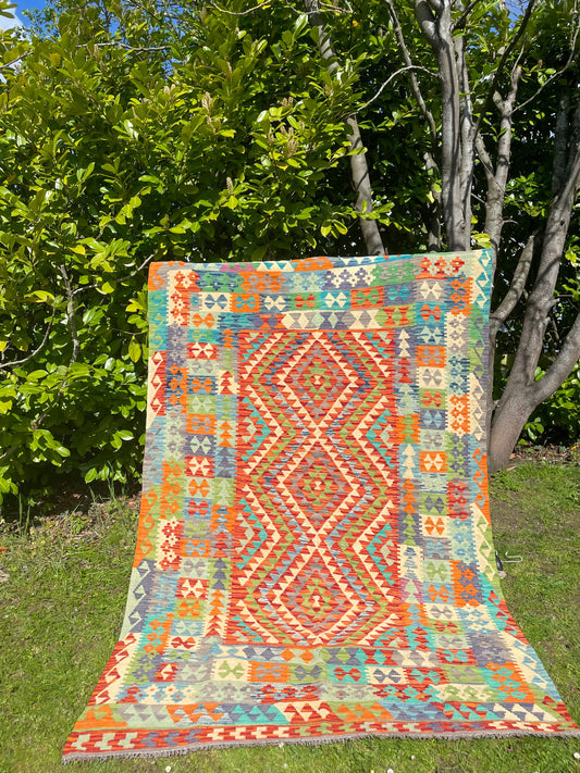 tapis kilim en laine rouge vert et bleu, tapis kilim afghan rouge et vert, tapis kilim coloré, kilim afghan coloré, tapis kilim en laine coloré 