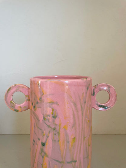 Vaso astratto in ceramica rosa con tocchi verdi e gialli